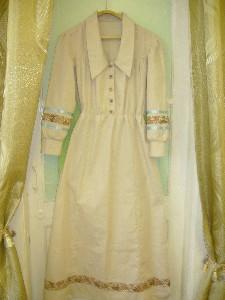 Изделие выполнено по описанию одного из первых платьев, которые в Сибири стали носить примерно с 1920-х годов