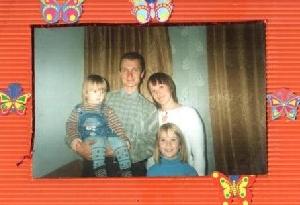 Это мои мама и папа, младшая сестрёнка Лиза и я.