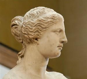 Эталон женской красоты  у греков — скульптура Афродиты (Венеры)