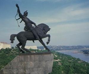 Памятник Салавату Юлаеву на берегу реки Белой при въезде в столицу Башкортостан город Уфу.