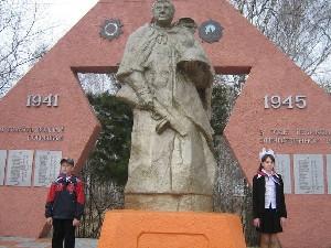 Памятник воинам-землякам в Берёзовке.
