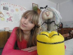 Автор работы — Любицкая Карина с Пчёлкой