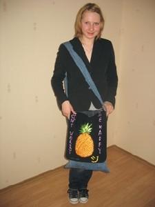 Моё очередное творение — сумка с вышитым ананасом!